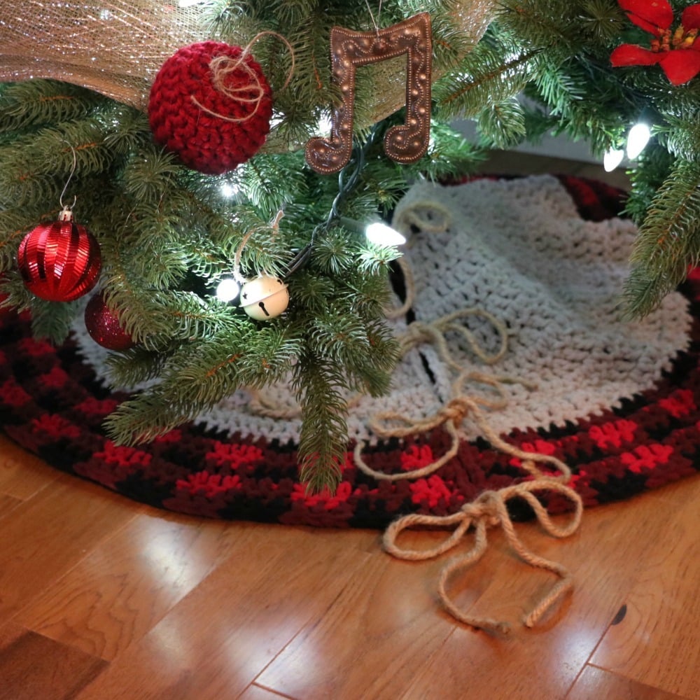 Crochet Buffalo Plaid Tree Skirt & Pillow Cover