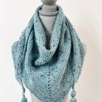 Free herringbone stitch crochet shawl with video tutorial.