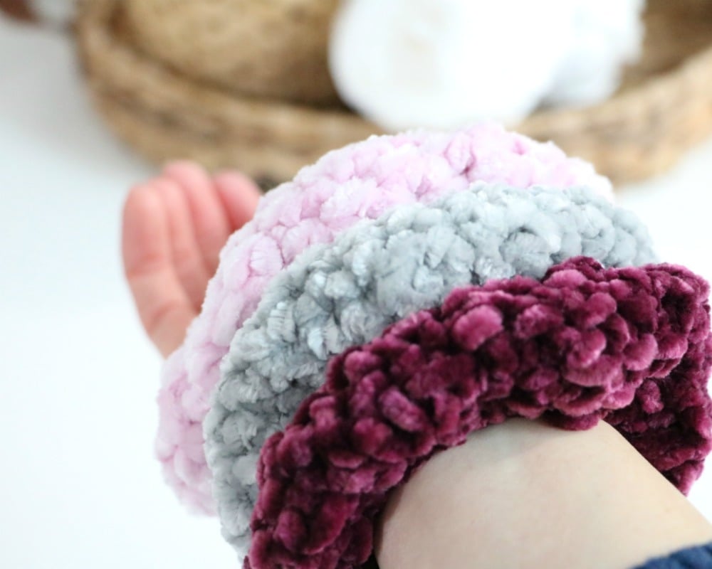 25 Easy Crochet Scrunchie Patterns • Made From Yarn