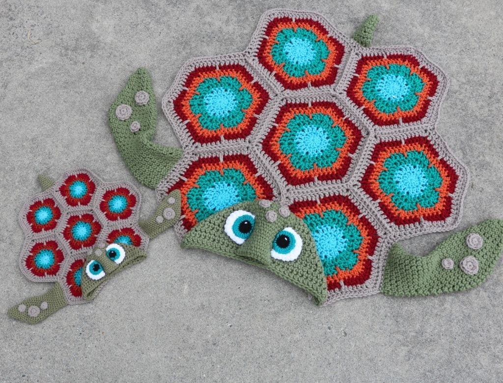 hooded sea turtle blanket