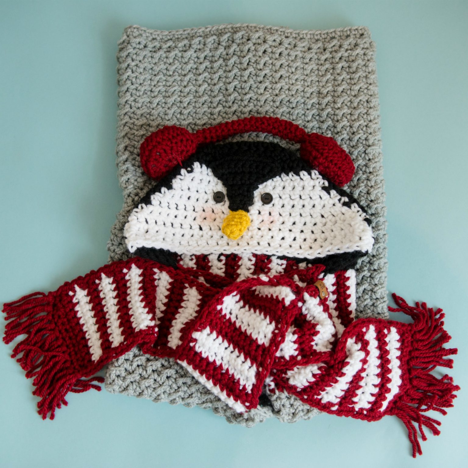 Penguin Print Pattern Hooded Blanket main image 1