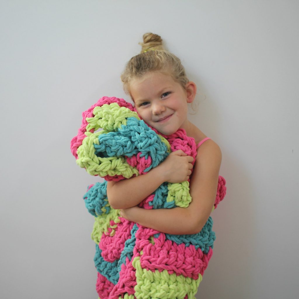 free-crochet-pattern-chevron-tassel-throw