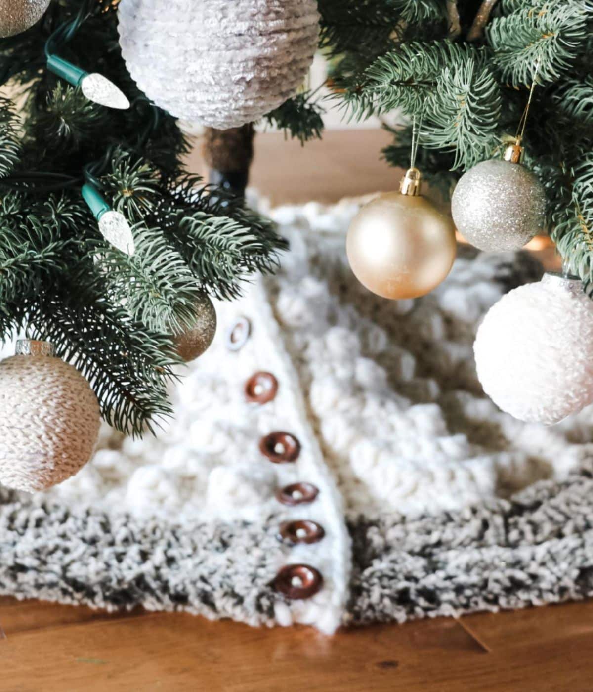 Buttons & Bobbles Tree Skirt Pattern - MJ's off the Hook Designs
