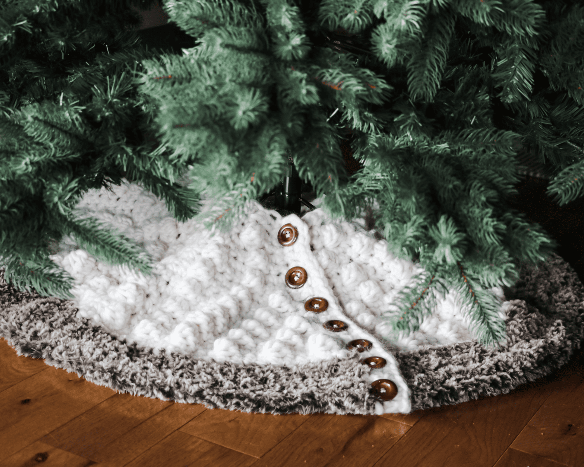 Buttons & Bobbles Tree Skirt Pattern - MJ's off the Hook Designs