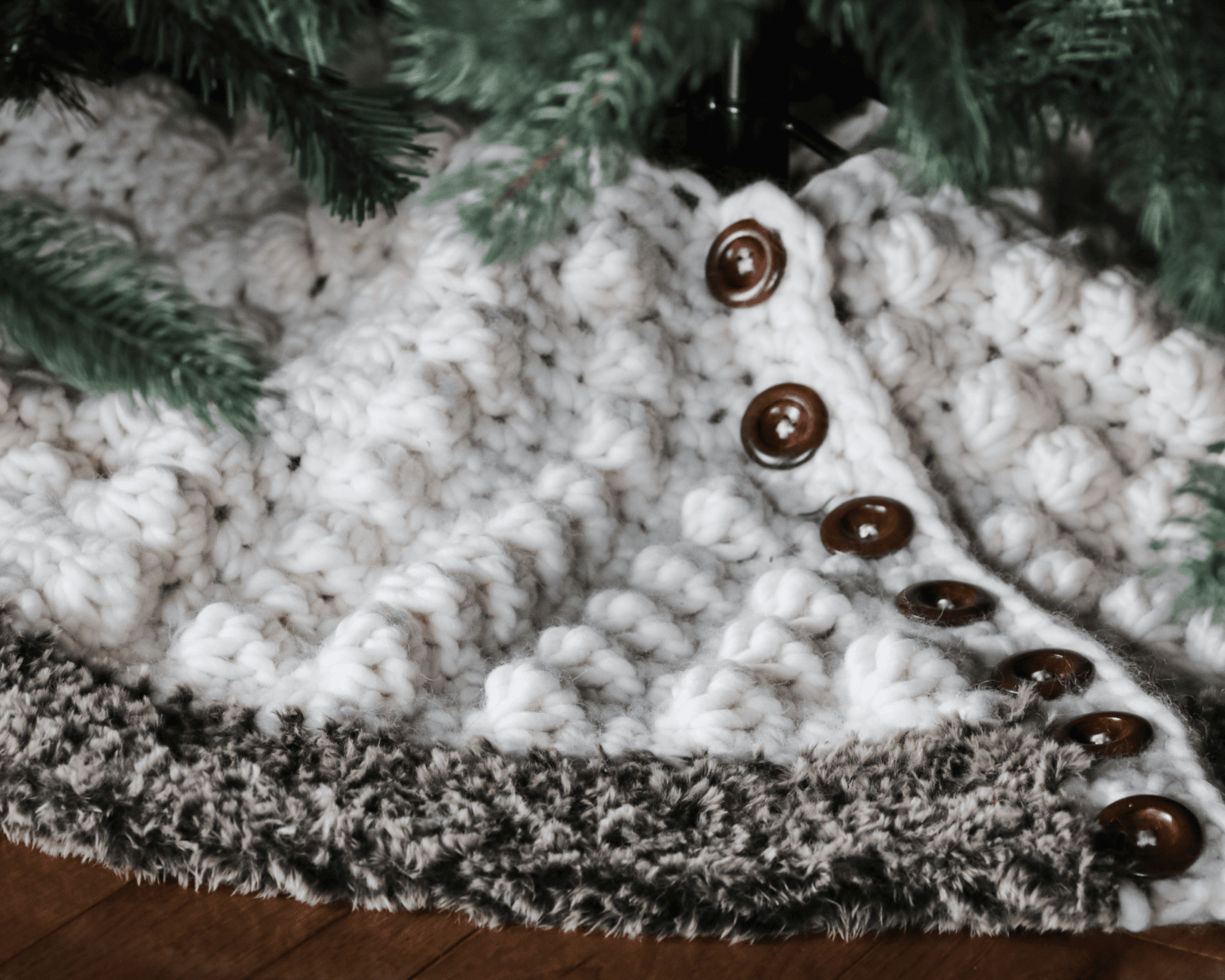 Buttons & Bobbles Tree Skirt Pattern - MJ's off the Hook Designs