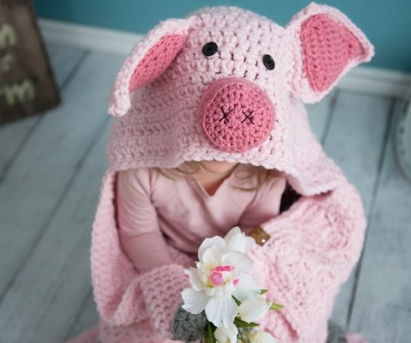 Crochet Hooded Pig Blanket with Free Video tutorial 