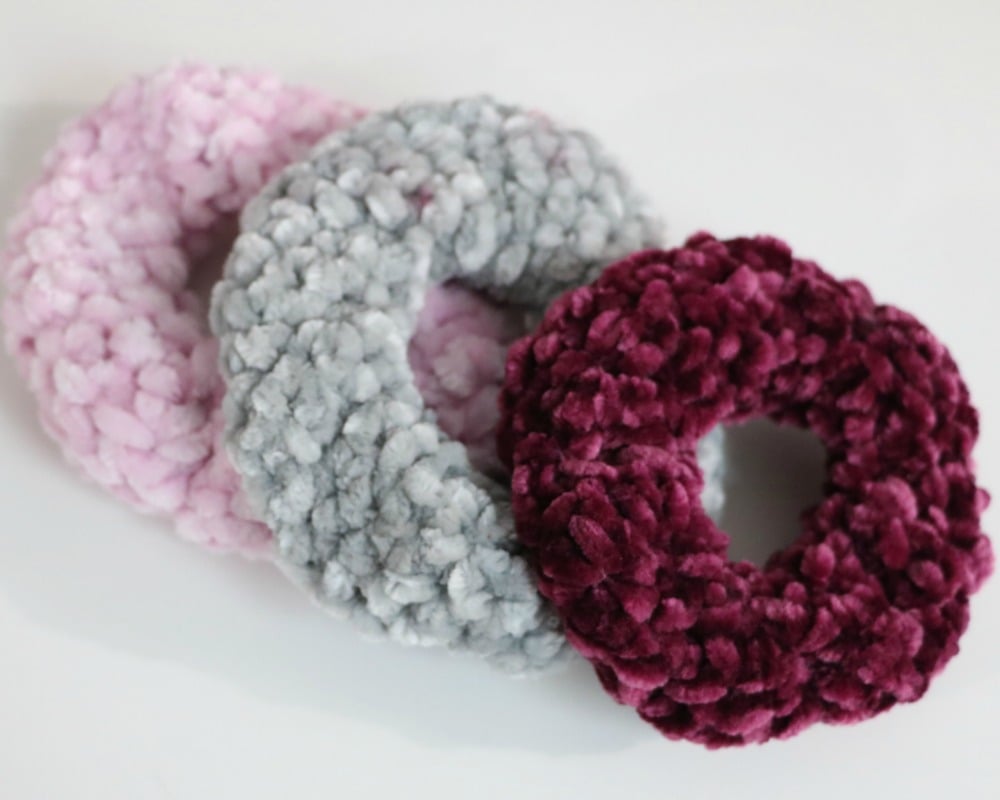 25 Easy Crochet Scrunchie Patterns • Made From Yarn