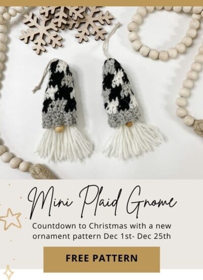 Mini plaid gnome pom pom tassels free crochet pattern.