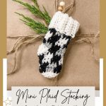 Mini plaid stockings countdown to Christmas with free pattern. These adorable mini plaid stockings are the perfect way to track the days until Christmas. Create your own festive countdown display with this easy-to-follow pattern