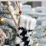 Free crochet pattern & video tutorial for a Mini Plaid Stocking.