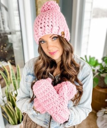 Beginner Bulky Mittens - Free Crochet Pattern - MJ's off the Hook Designs