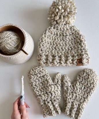 Beginner Bulky Mittens - Free Crochet Pattern - MJ's off the Hook Designs