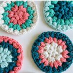 Free crochet and video tutorial PUFF face scrubs.