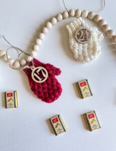 Mini Puff Stitch Mitten Crochet Pattern - MJ's off the Hook Designs