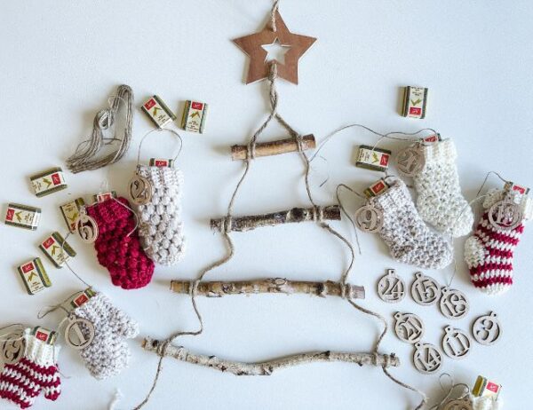Mini Puff Stitch Mitten Crochet Pattern - MJ's off the Hook Designs